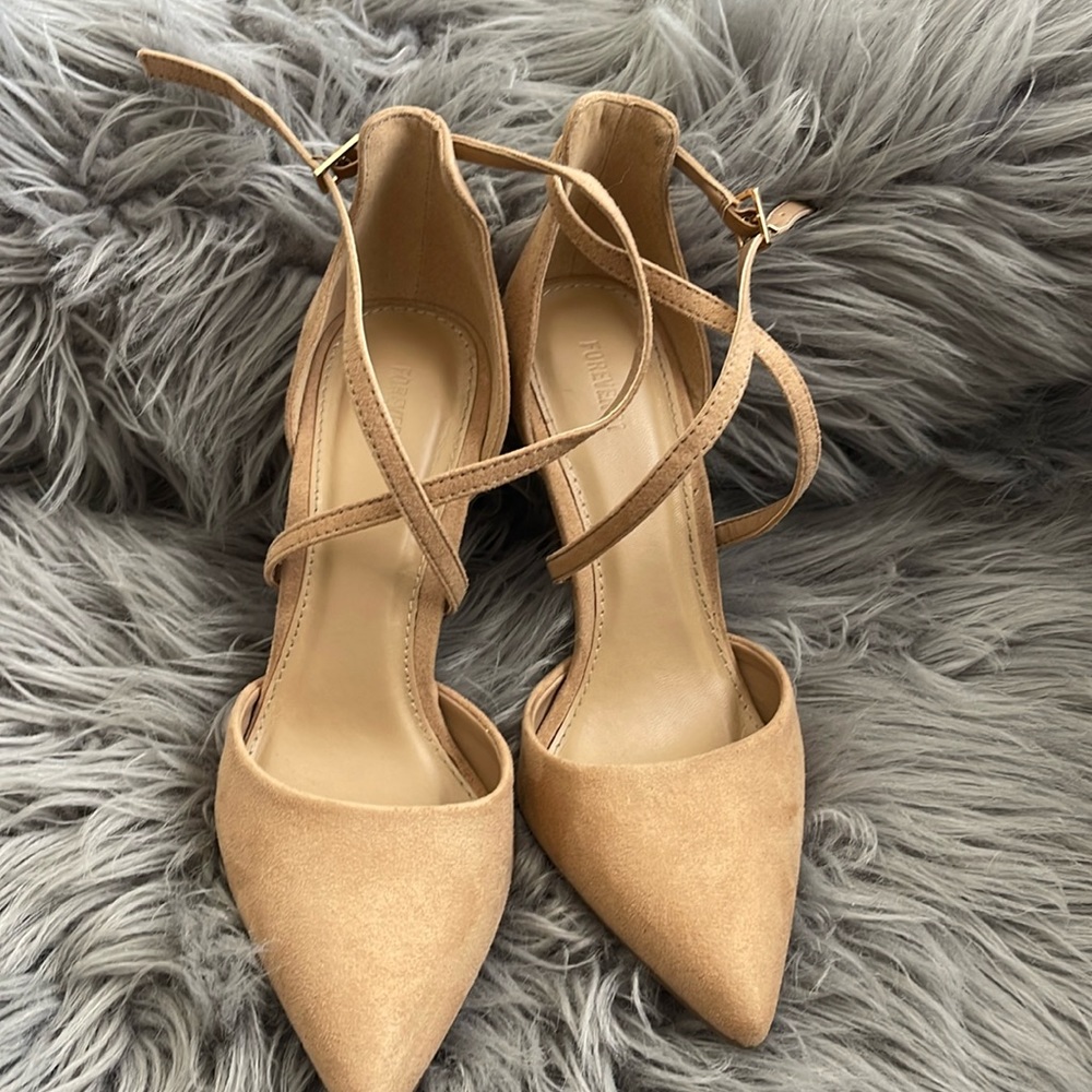 Forever21 nude heels size 6 in great condition